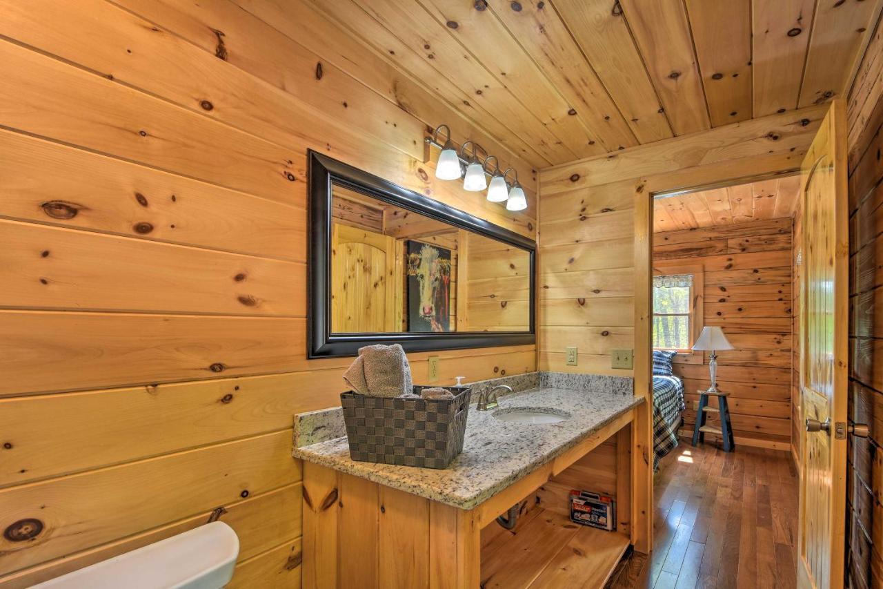 Murphy Cabin With Spacious Deck And Forest Views! Extérieur photo