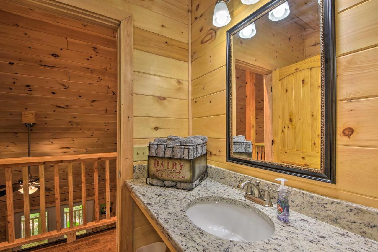 Murphy Cabin With Spacious Deck And Forest Views! Extérieur photo