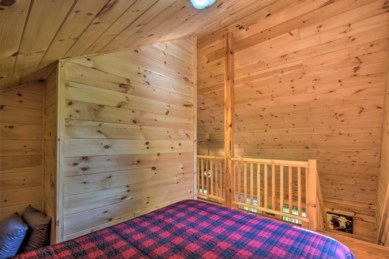 Murphy Cabin With Spacious Deck And Forest Views! Extérieur photo